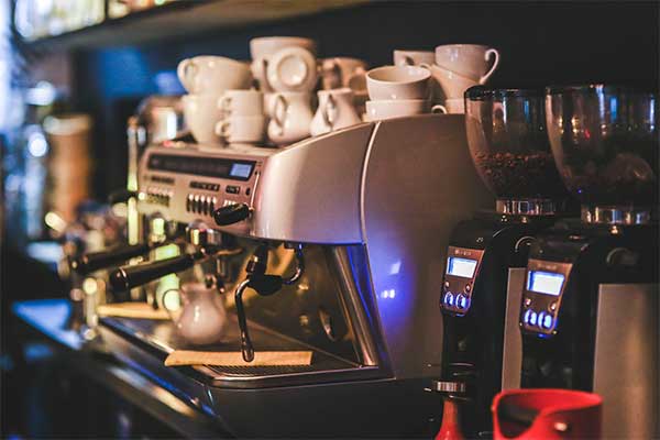 ماكينات قهوة وادوات قهوة مختصة ومطاحن القهوة 
