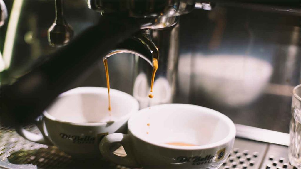 ماذا يعني استخلاص القهوة؟ مع أبرز الأخطاء